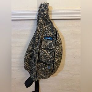 KAVU Rope Bag in a black and beige geometric/Aztec